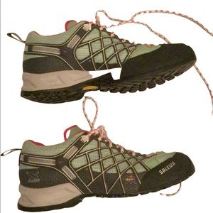 SALEWA NWOB. Top quality training shoes.